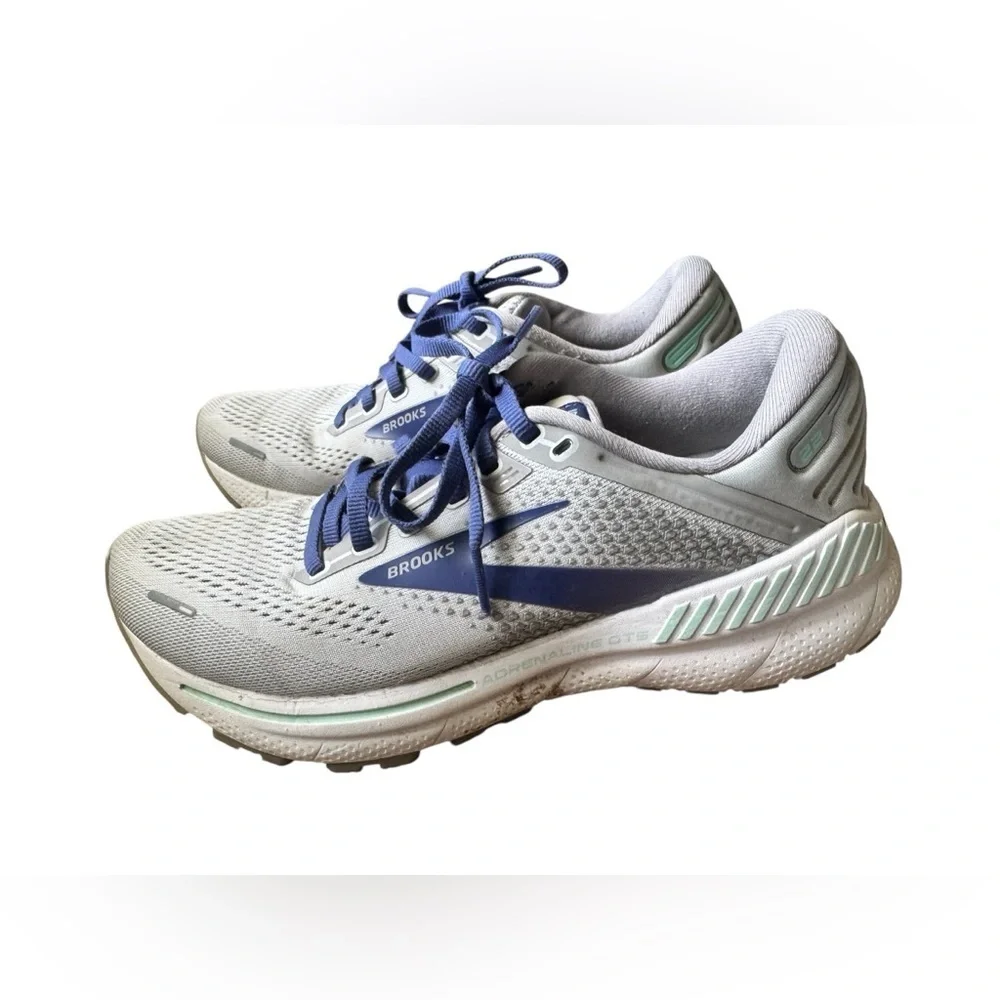 Brooks Light Gray and Blue Athletic Sneakers Size 7.5 Narrow 2A